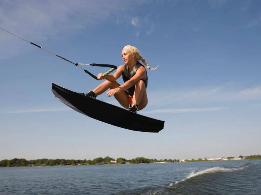 wakeboard sull'acqua