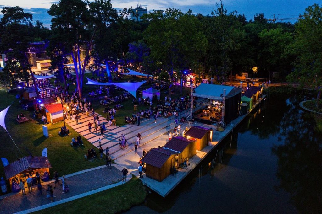 Great Forest Park by night